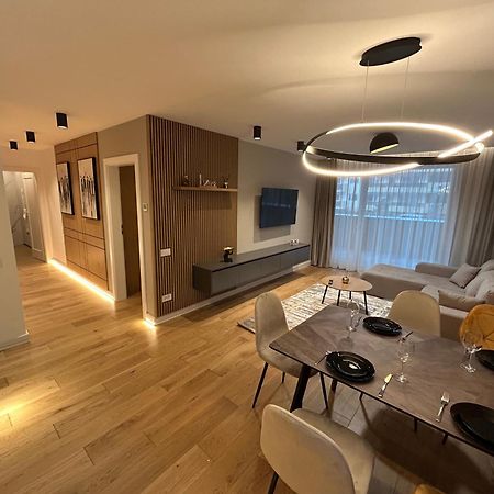 B-Holiday Luxury Apartments Urban Plaza Braşov Exteriör bild