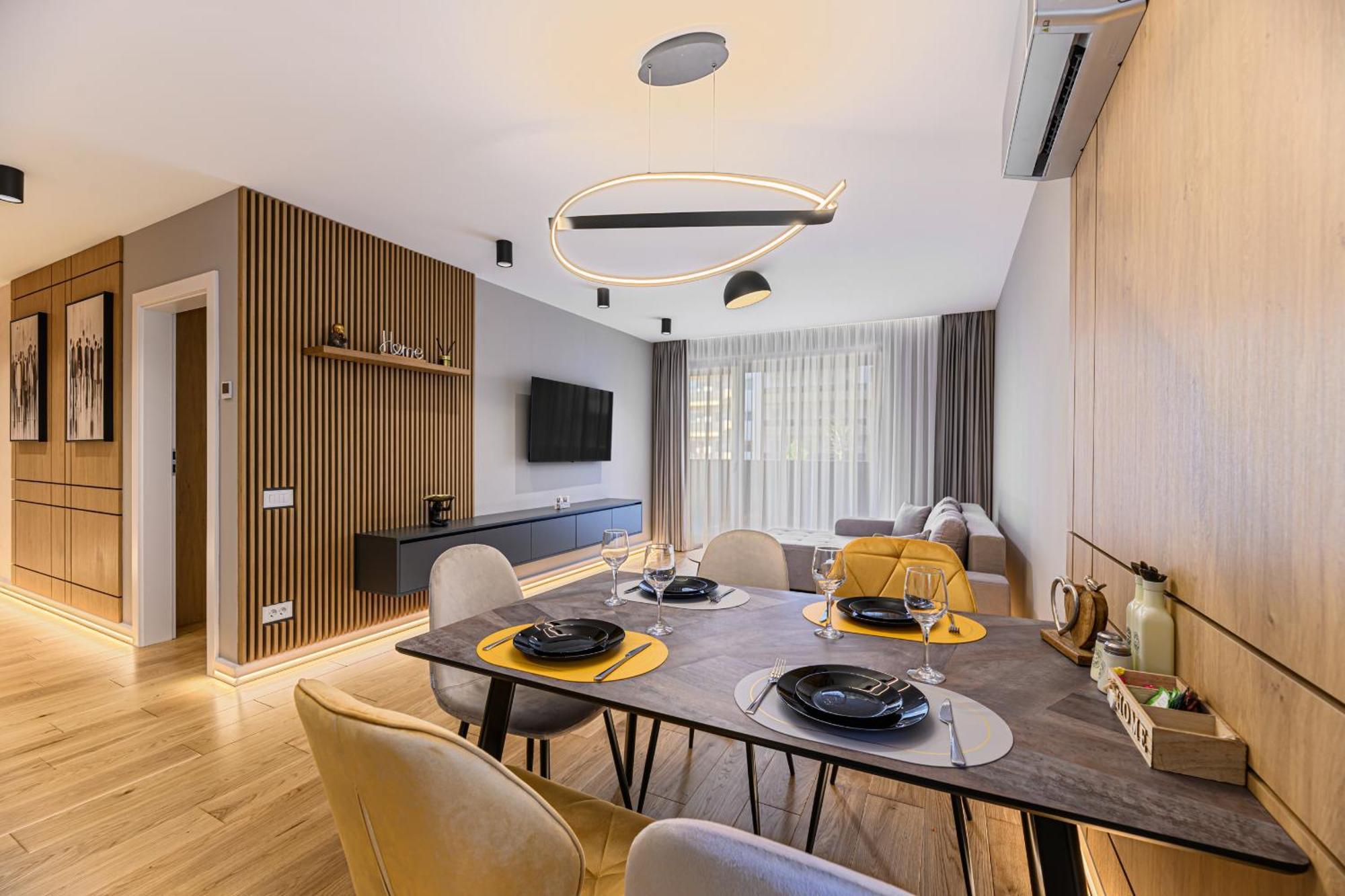 B-Holiday Luxury Apartments Urban Plaza Braşov Exteriör bild