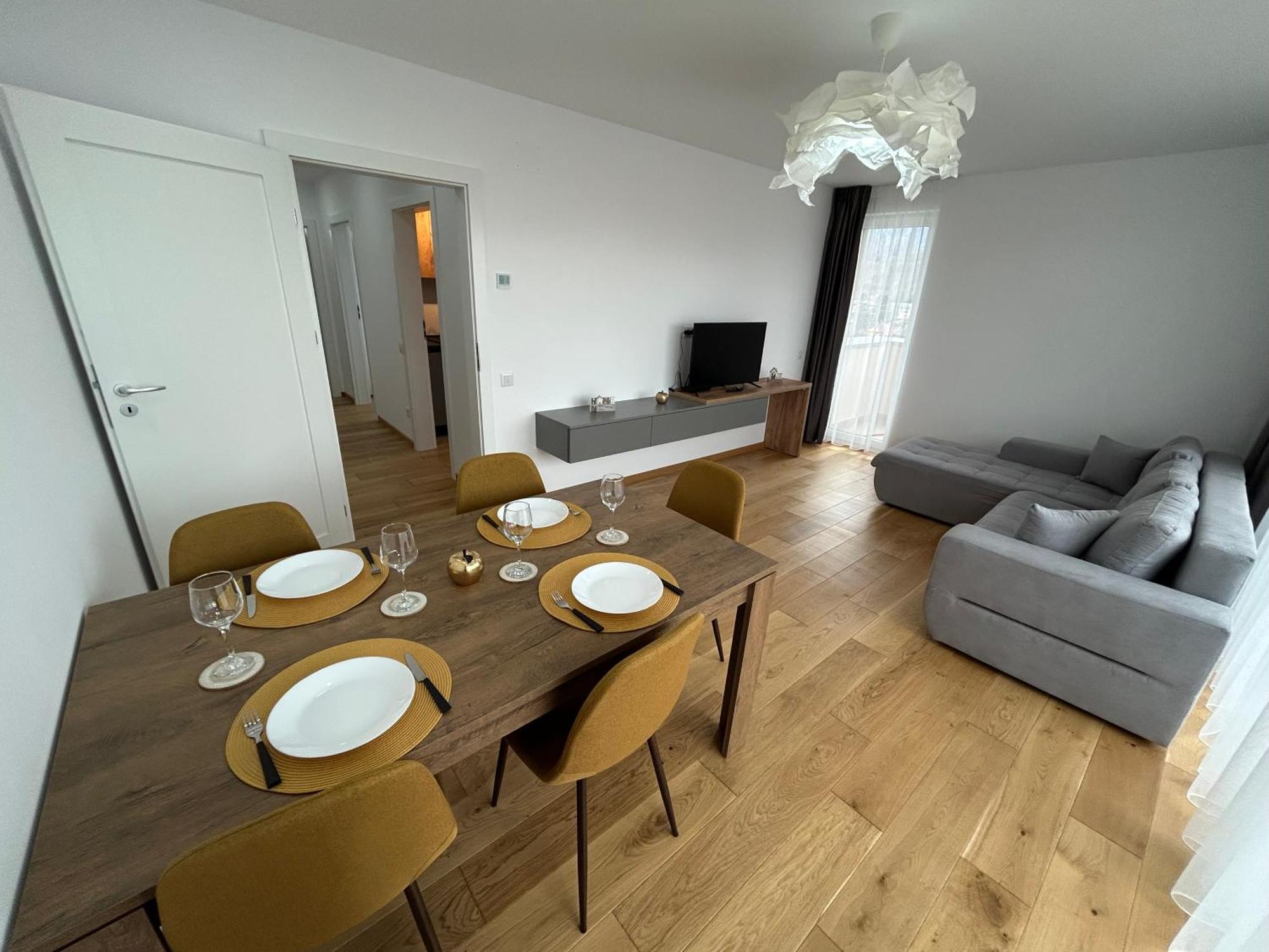 B-Holiday Luxury Apartments Urban Plaza Braşov Exteriör bild